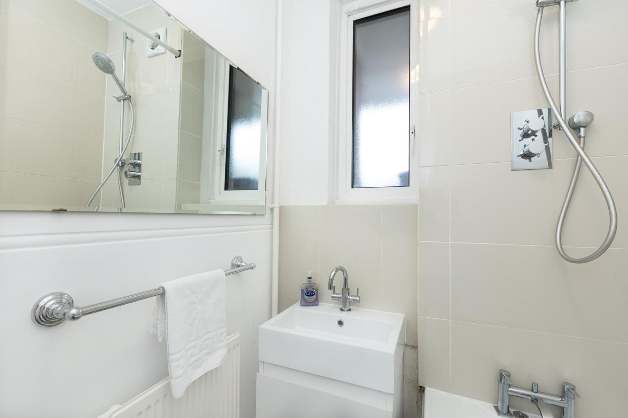 Bright Modern 1 Bedroom Flat, 5 Min To Vauxhall St Londyn Zewnętrze zdjęcie