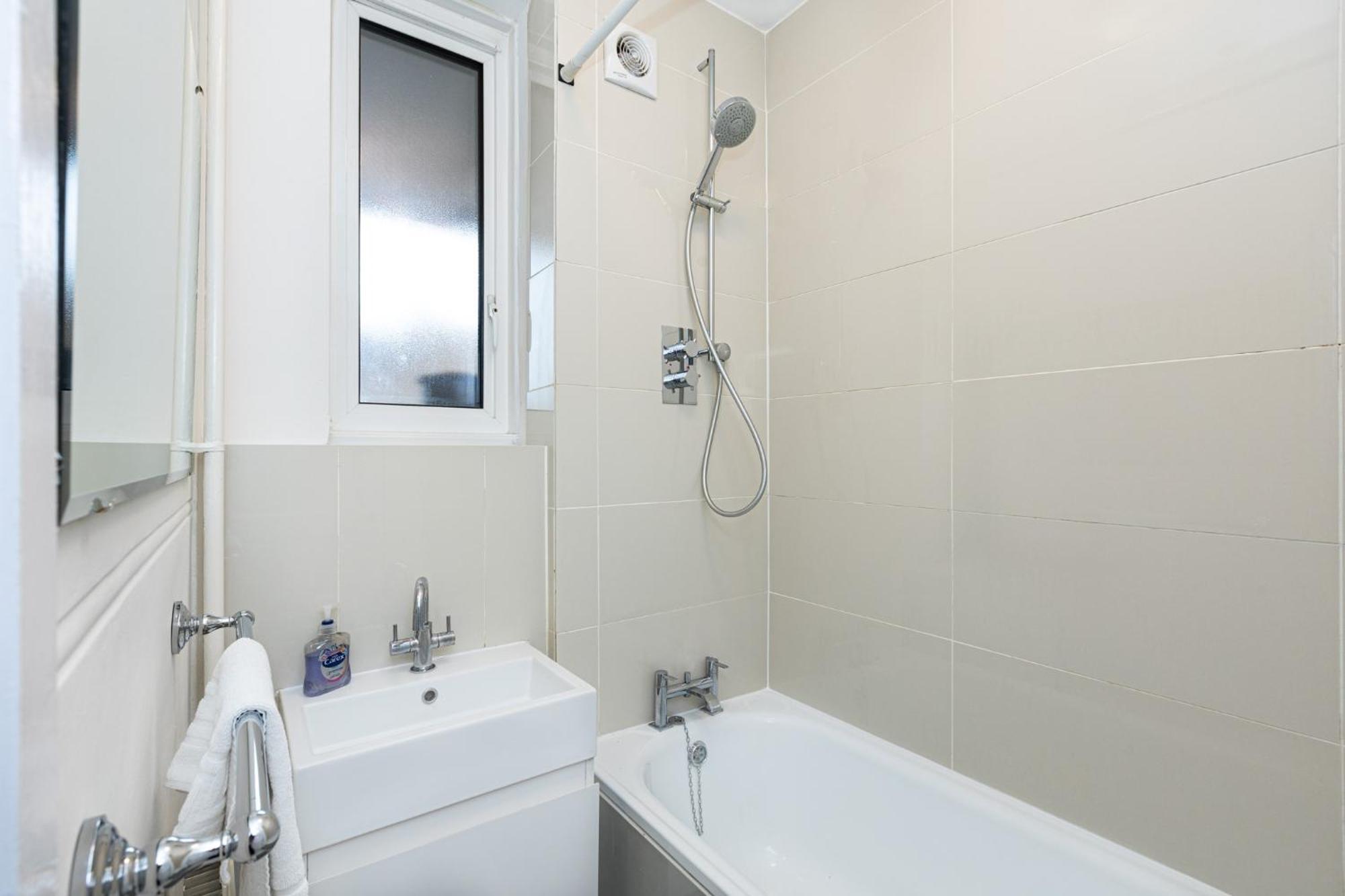 Bright Modern 1 Bedroom Flat, 5 Min To Vauxhall St Londyn Zewnętrze zdjęcie